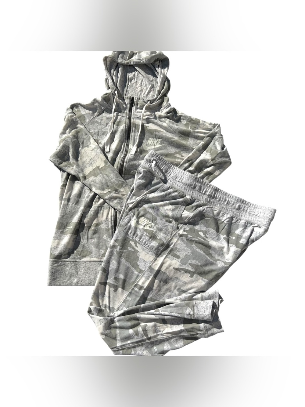 Nike women’s Gray Camo Full-Zip Hoodie & Jogger Matching Set XL